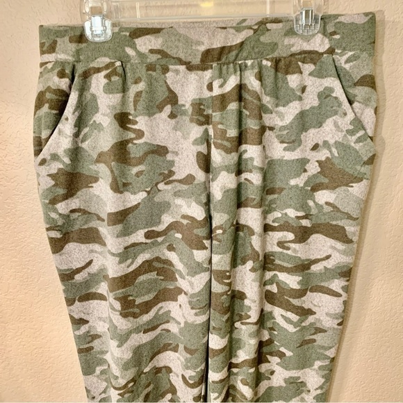 NWT Joggers BeachLunchLounge Small Natural Camo Camoflauge Samantha Cozy - Picture 2 of 14